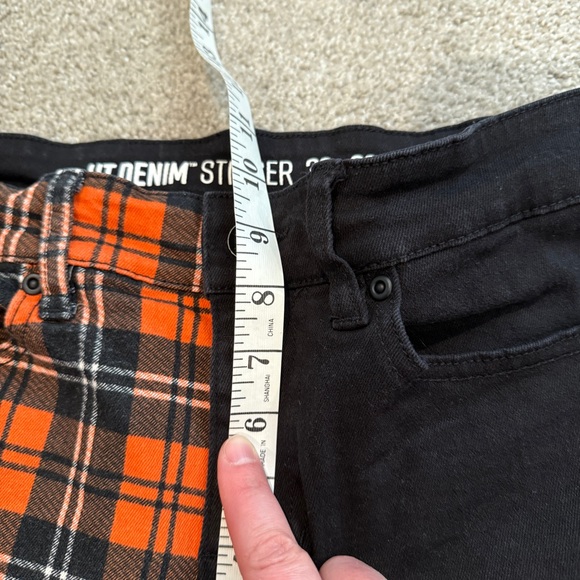Stylish Black and Orange Plaid Men's Jeans - Picture 4 of 9